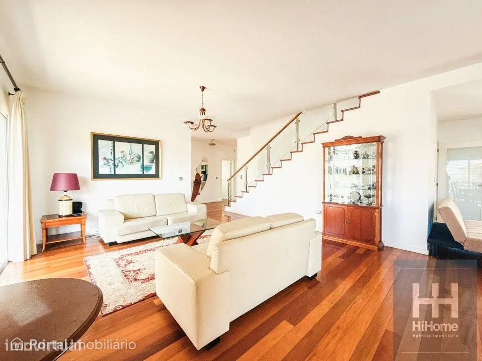 Moradia T4+1 com Vista Mar, Jardim e Garagem para 4 Viaturas | Funchal
