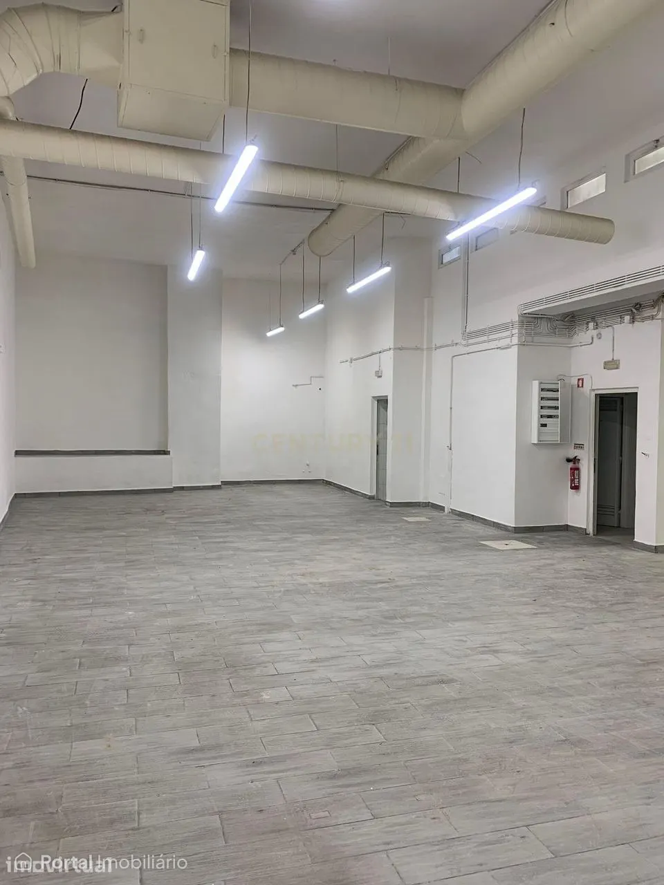 Warehouse for rent in Almada, Cova da Piedade, Pragal e Cacilhas