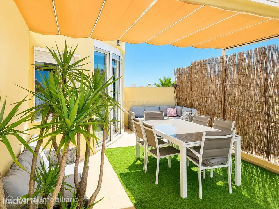 ​Estúdio com terraço e garagem em Carcavelos