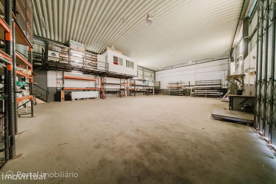 Armazém Industrial em Lourel – Sintra | 11.040 m2 de Terreno |
