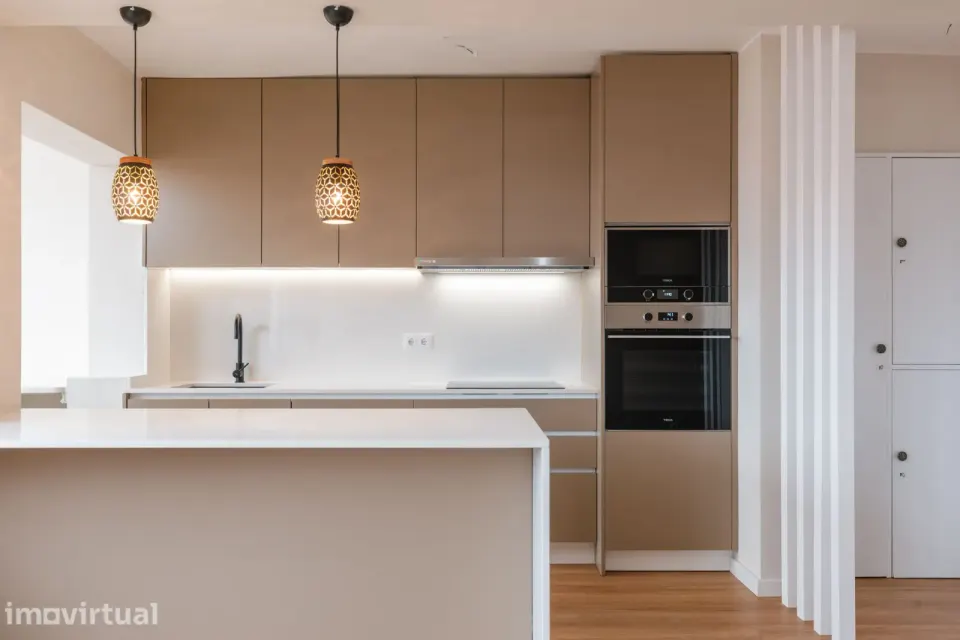 Apartamento T4 à venda na Praceta José Régio, 60