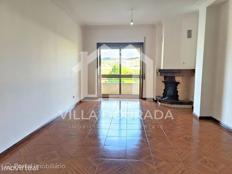 Apartamento T3 renovado em Rio Tinto, Gondomar, com garagem e lareira