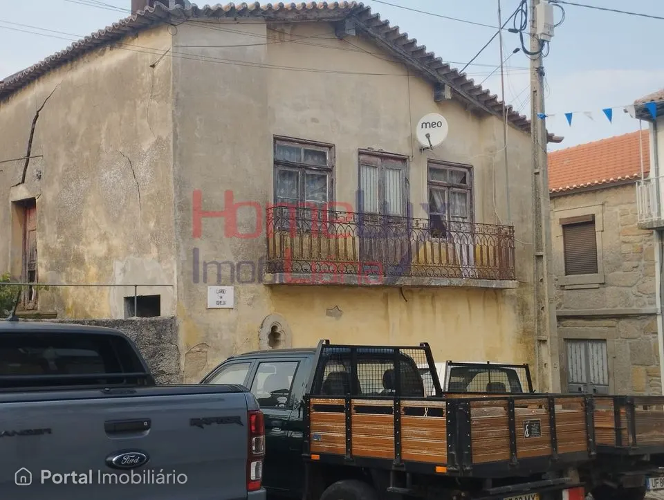 Casa antiga em Felgar para recuperar