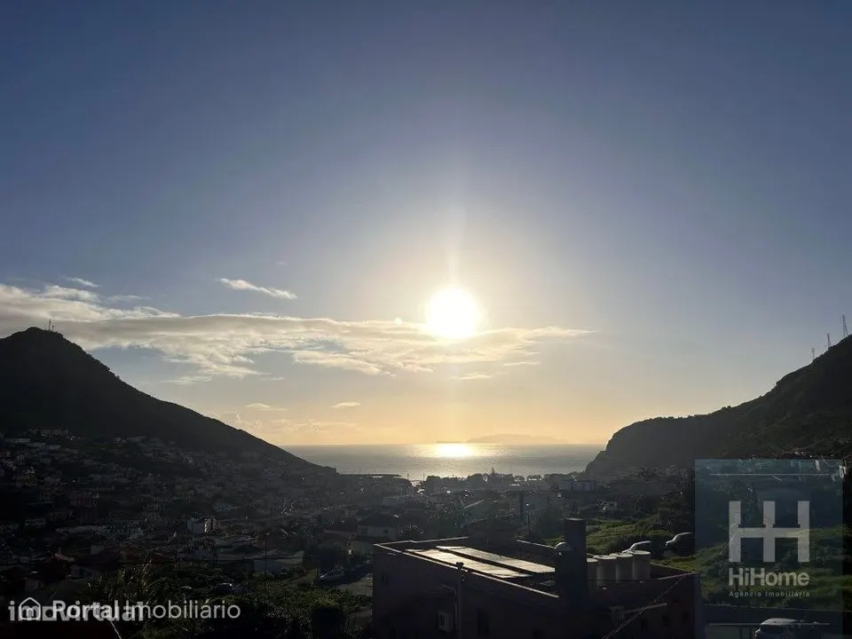 Moradia T2 com vista mar e cidade de Machico e terreno para cultivo
