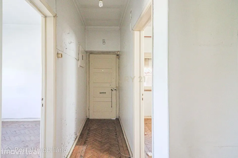 Andar de Moradia T2 em Santa Iria de Azóia - Prédio em Propriedade Hor