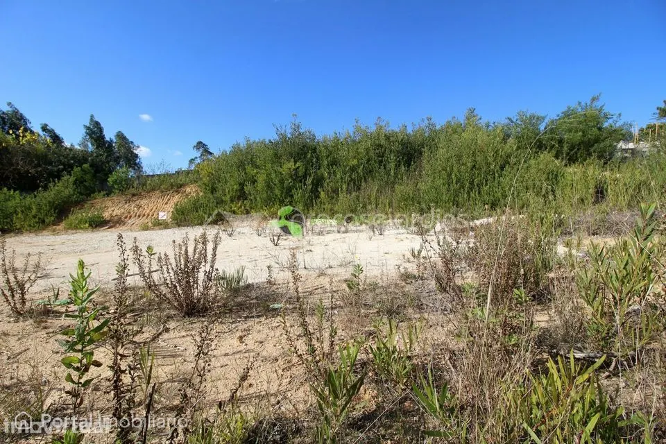 Lote de terreno com 1027 m2
