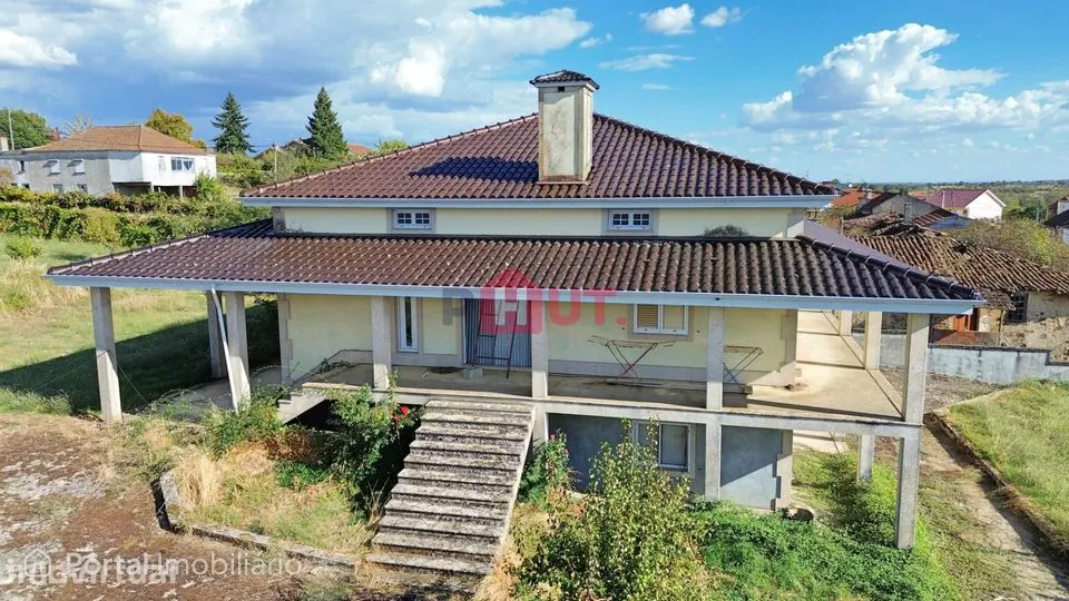 Moradia V4 c/ Piscina Bragança Oportunidade!!!