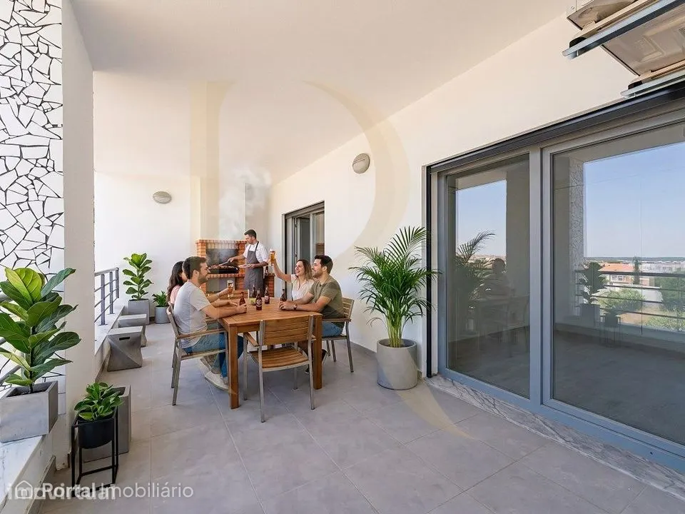 Apartamento T3 com elevador, parqueamento e arrecadação com condomí...