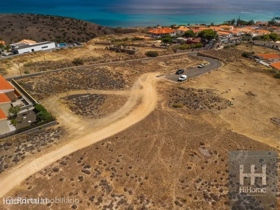 Terreno com 2560 m2 na Ilha do Porto Santo