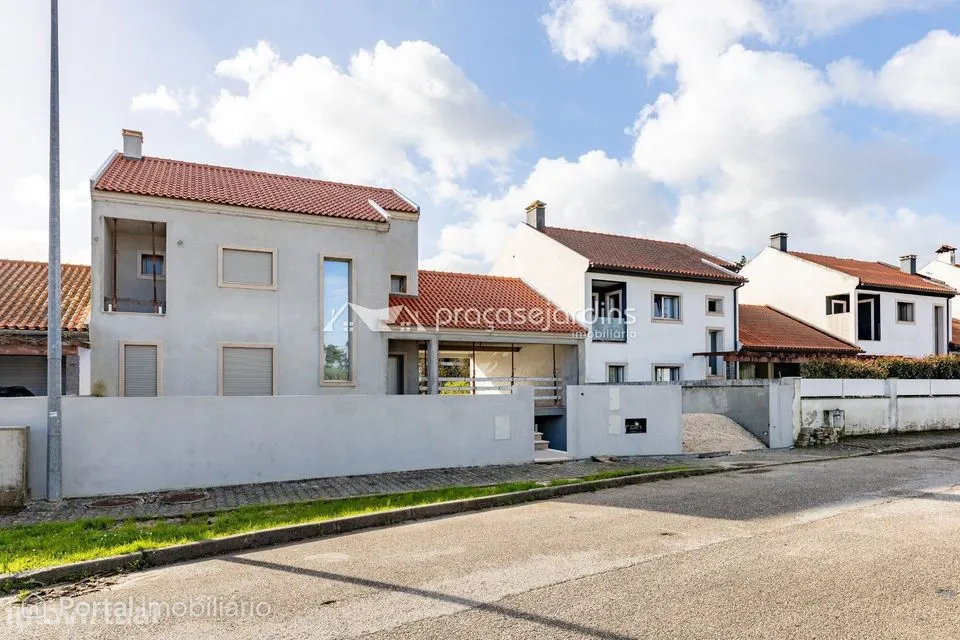 Moradia T3 com Garagem para 3 Viaturas a 5 Minutos de Leiria