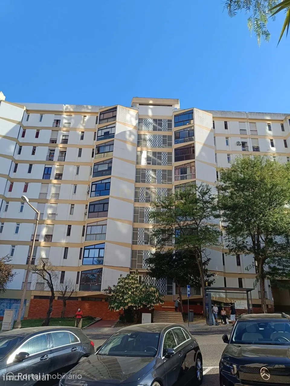 Apartamento T4 remodelado e com varandas frente ao Spacio Shopping dos