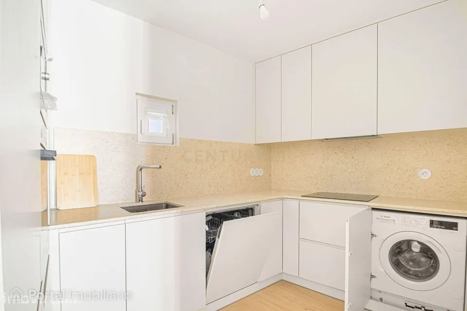 T2 Duplex renovado no centro histórico de Sacavém