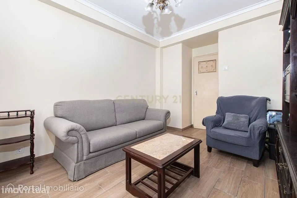 Apartamento T3 com Duas Frentes e Duplo Acesso | Venteira, Amadora