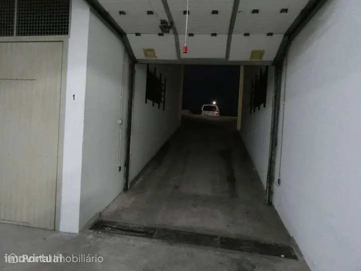 Garage for rent in Torres Vedras