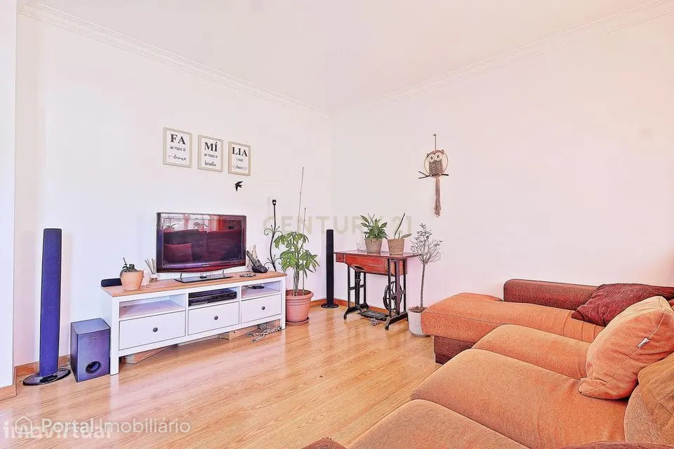 Apartamento com suíte e cave de 90 m² no centro de Pegões Cruzamento