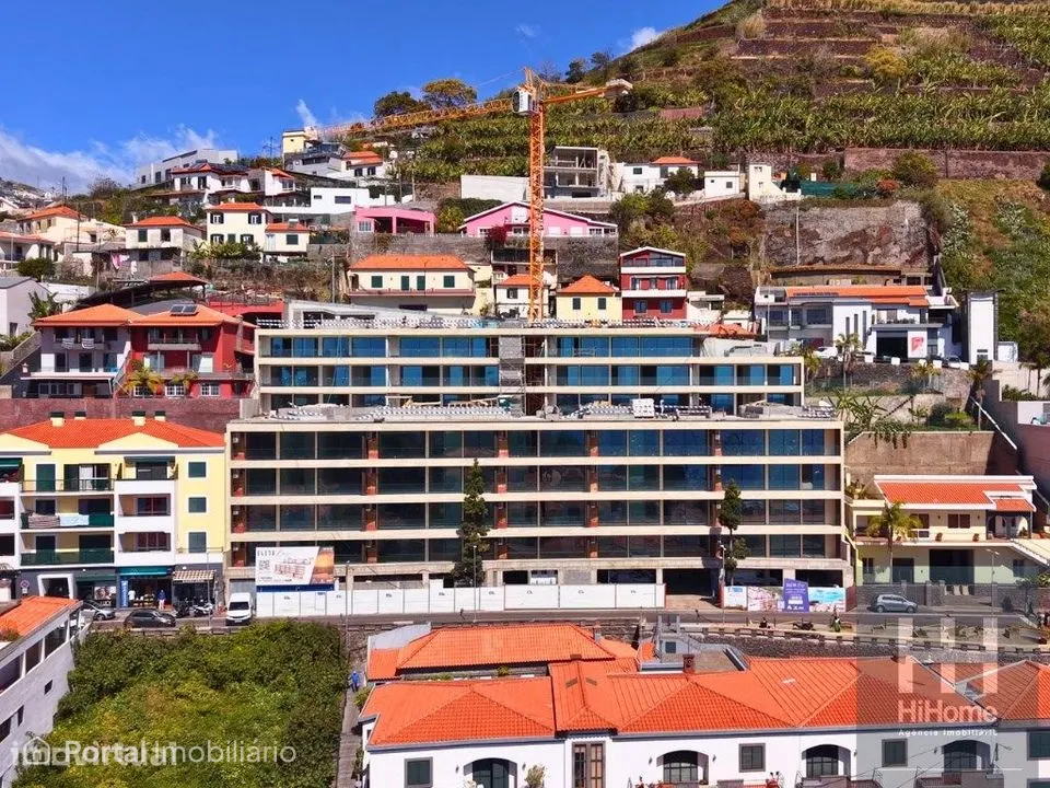 Apartamento T3 com Piscina no Edifício Elite Bay em Câmara de Lobos