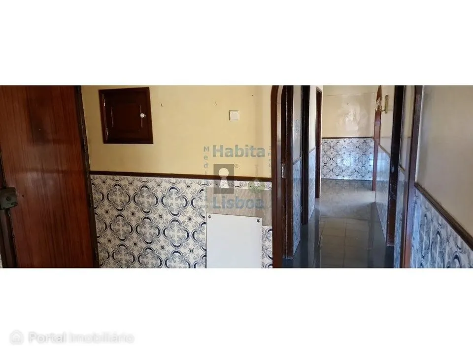 Apartamento com 4 assoalhadas, Junto ao Metro da Pontinha.