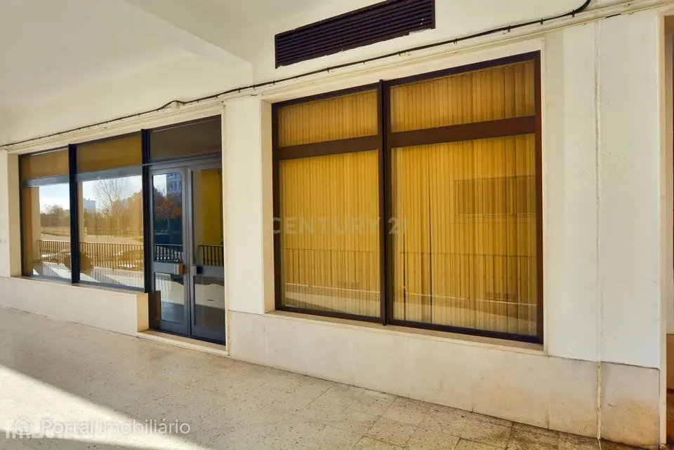 Shop for sale in Sacavém e Prior Velho