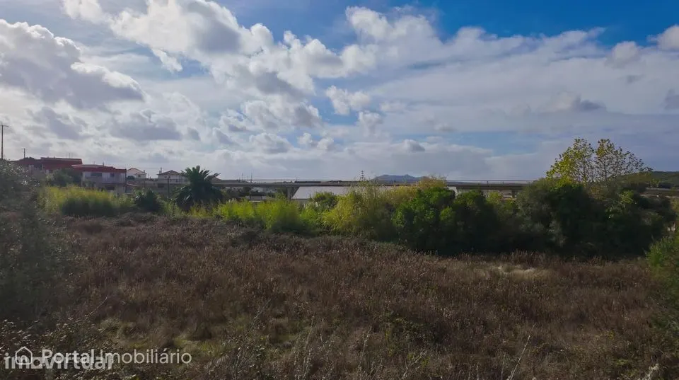 Terreno Urbanizável com 2.960 m2 e 880 m2 Edificáveis no Sabugo