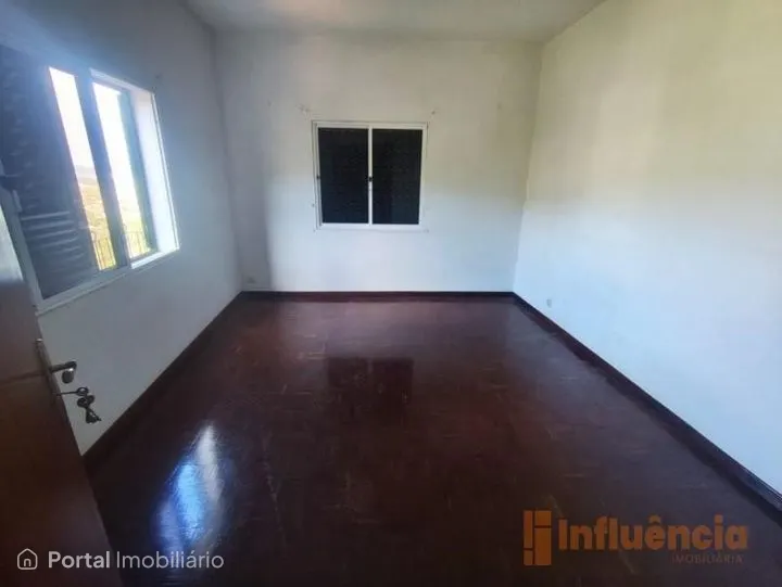 Moradia unifamiliar localizada no Estreito de Câmara de Lobos, na Ilha da Madeira