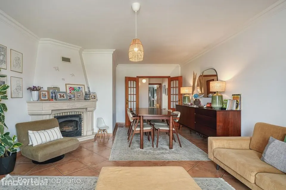 Apartamento T2 com Garagem e Arrecadação