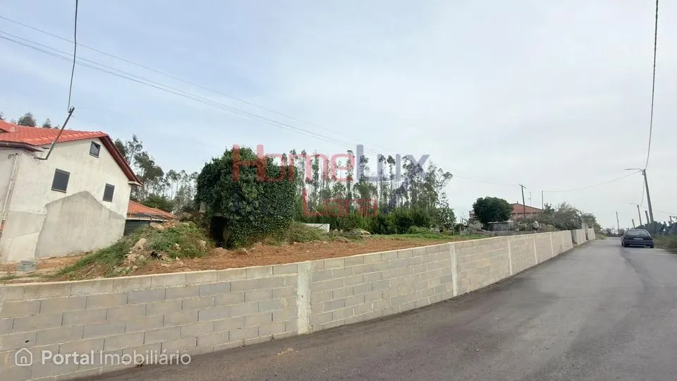 Terreno urbano com ruina em Macinhata da Seixa