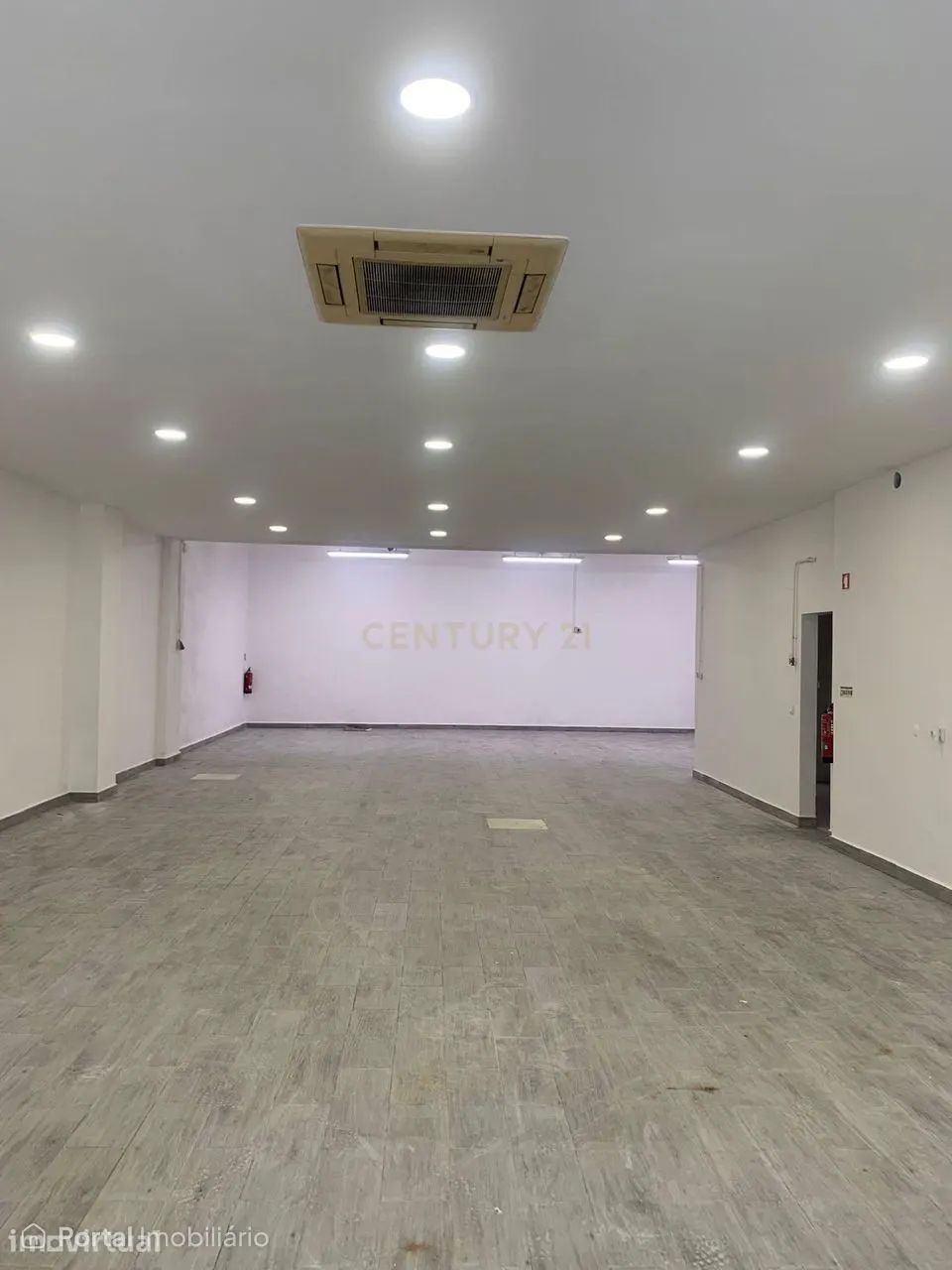 Arrendamento armazém / espaço comercial | Cova da Piedade – Almada