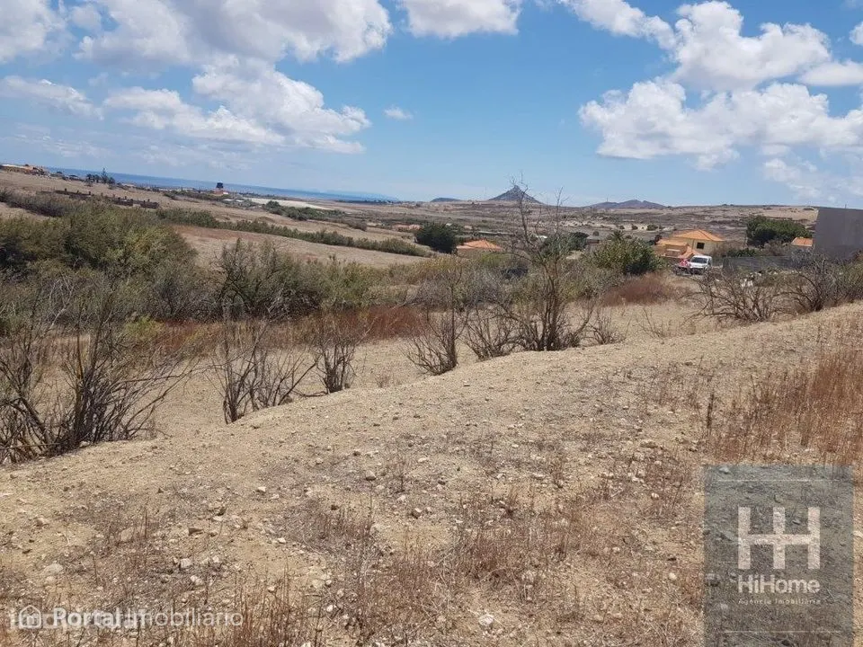 Terreno com 3.560 m2 na Camacha na Ilha de Porto Santo