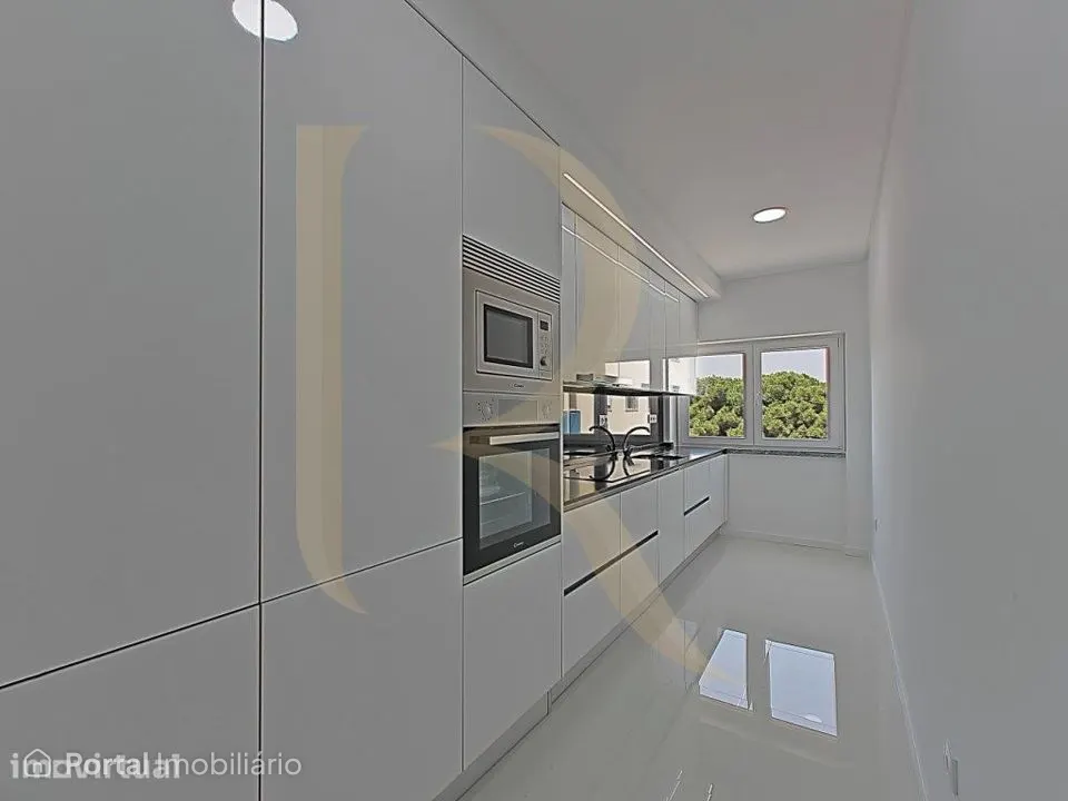 Apartamento T3 Totalmente Remodelado com Elevador - Feijó, Almada
