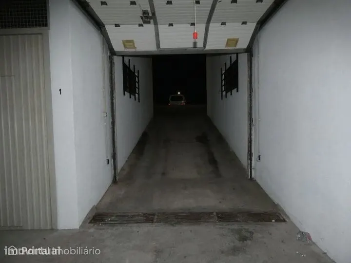 Garage for rent in Torres Vedras