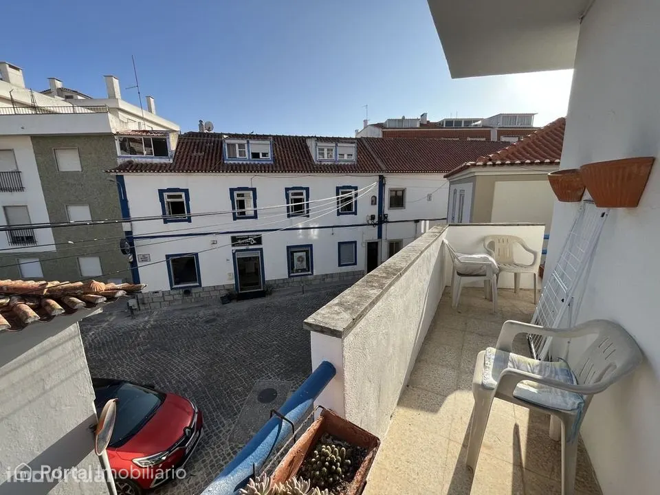 Apartamento T3 Mobilado para Arrendamento – Centro da Vila da Ericeira