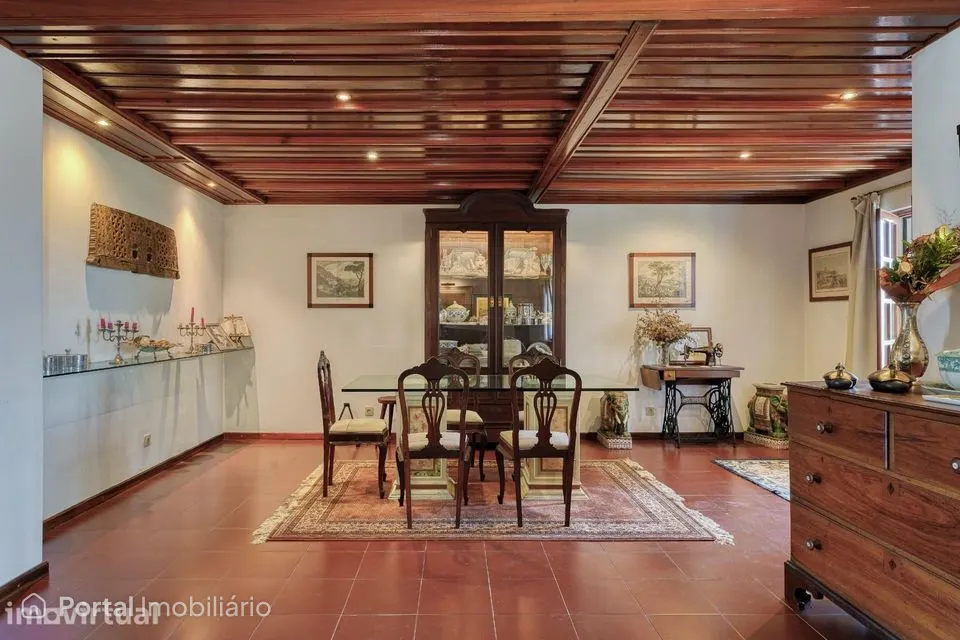 Moradia T4 em Nafarros, com vista sobre Sintra e jardim envolvente