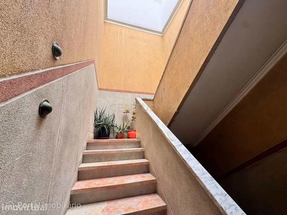 Prédio para venda em algés – centro