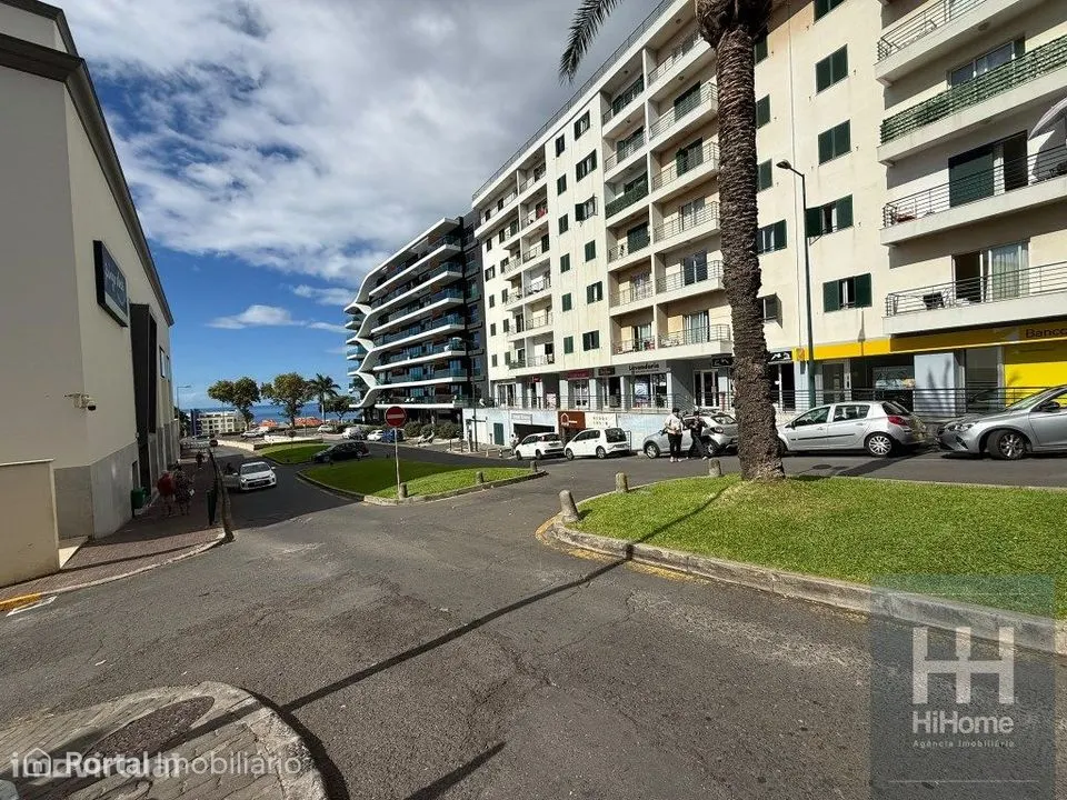 Arrendo estacionamentos em Box junto ao Fórum Madeira