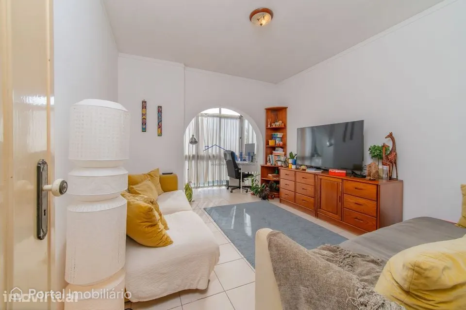 Apartamento T2 com elevador na Buraca, Amadora