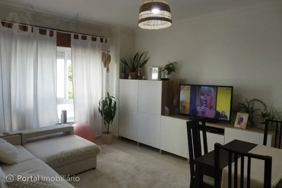 Apartamento T1 Arrendamento em Rio de Mouro,Sintra