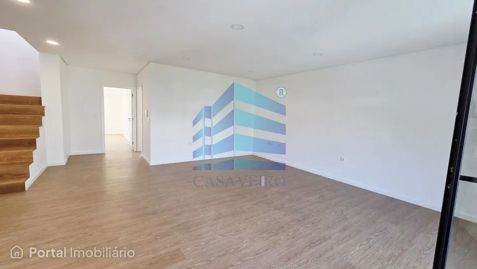 Apartamento T2 Duplex com terraço centro de Esgueira