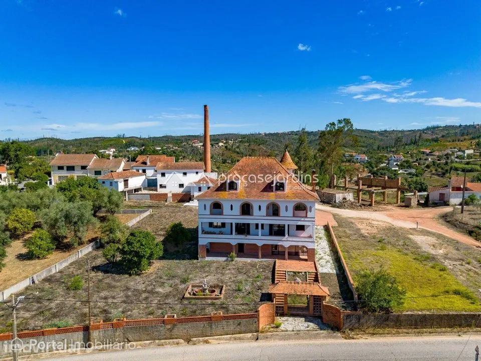 Moradia senhorial + 3 habitações em lote de 1.010 m² – luxo e priva...