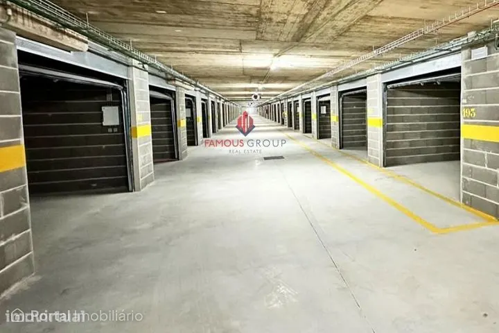 Garage for sale in Portimão