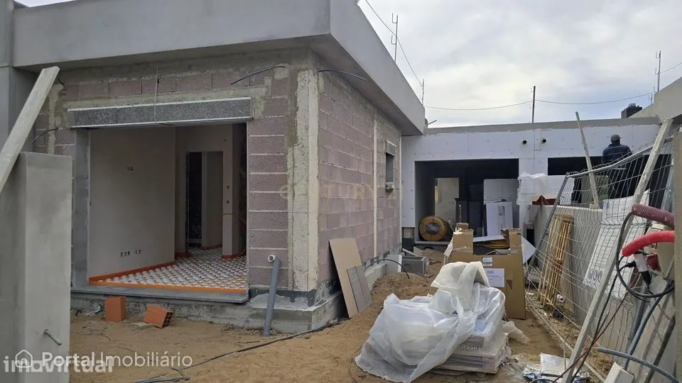Moradia T3 térrea com piscina e vista de Serra em Azeitão