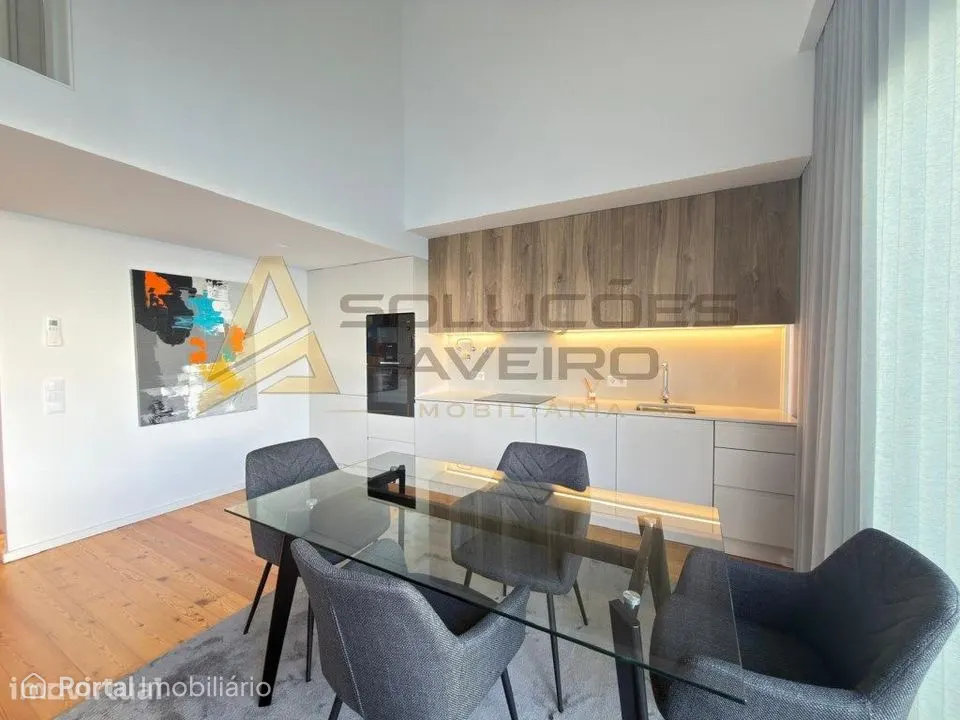 ARRENDAMENTO: Apartamento T1 de Luxo Mobilado e Equipado - Centro d...
