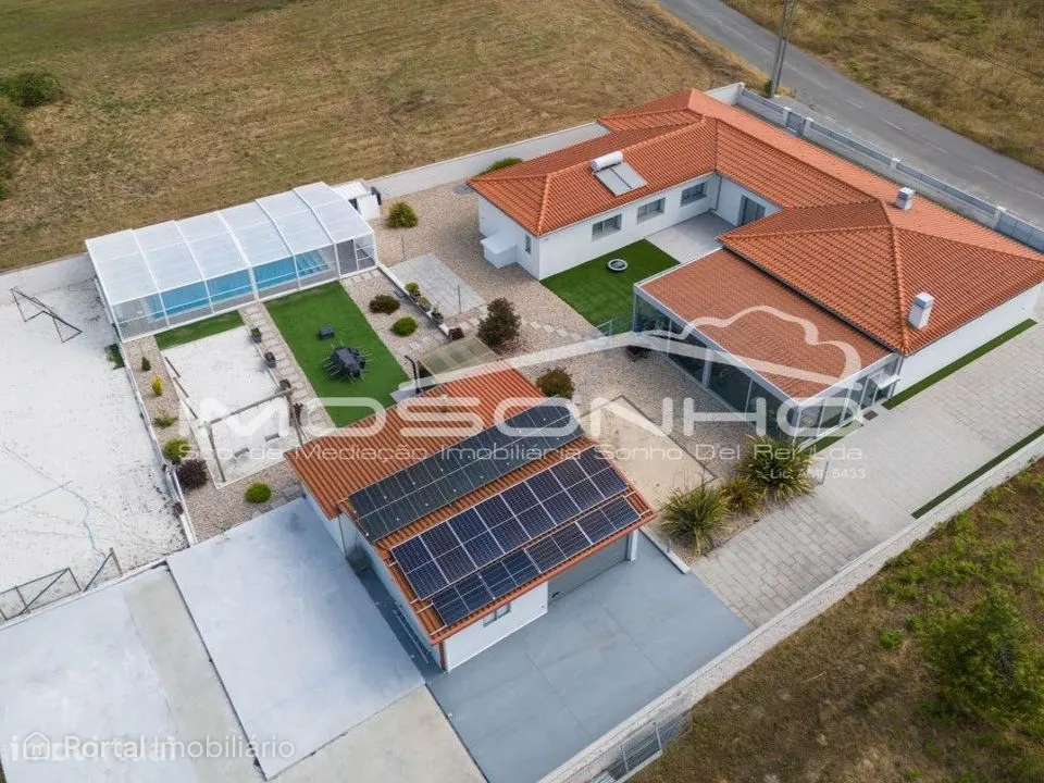 Moradia T4 Individual com Piscina