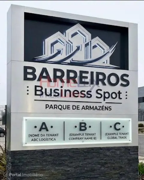 Armazém Industrial em Fânzeres