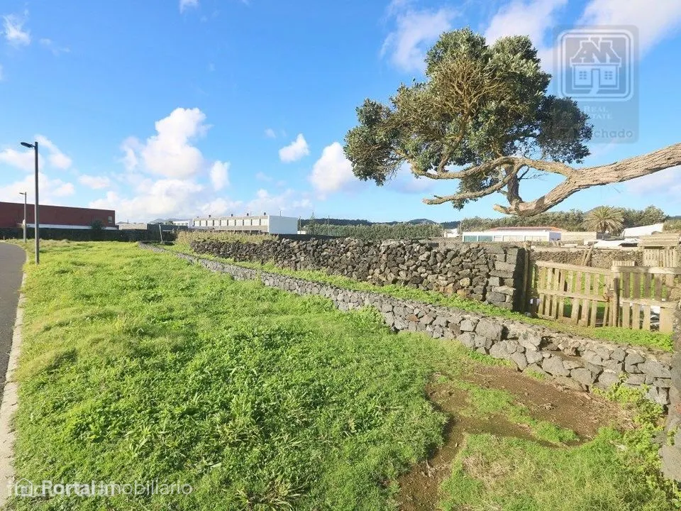 Land for sale in Lagoa