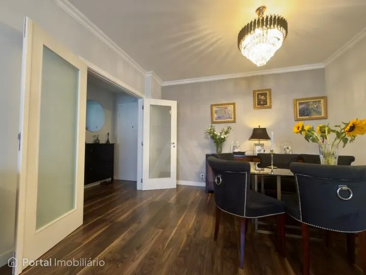 Apartamento T3 mobilado com varanda em Cascais