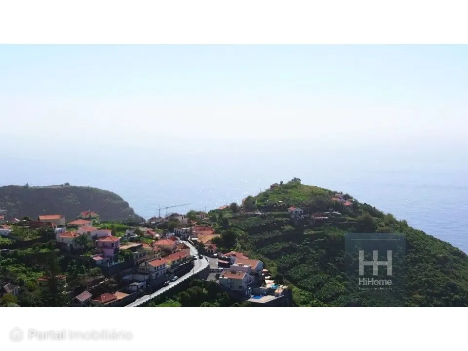 Terreno para construção de moradias com vista mar na Ribeira Brava