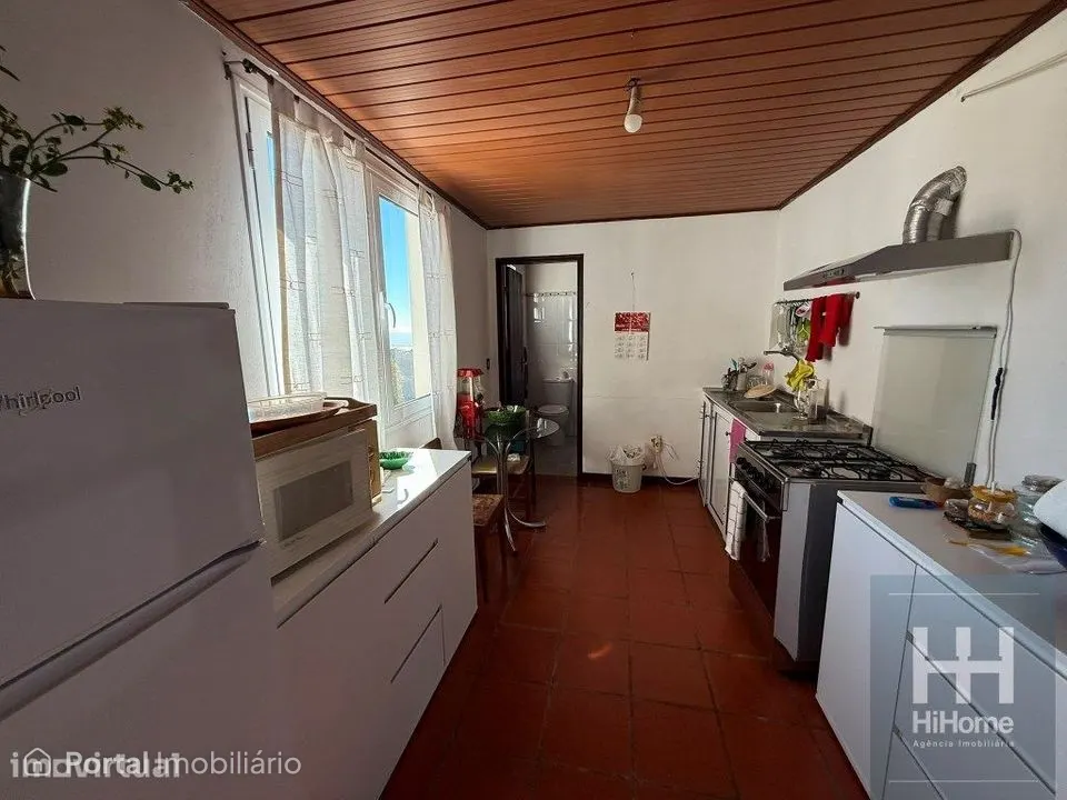 Moradia Isolada T4 de Dois Pisos na Camacha com Vista Mar