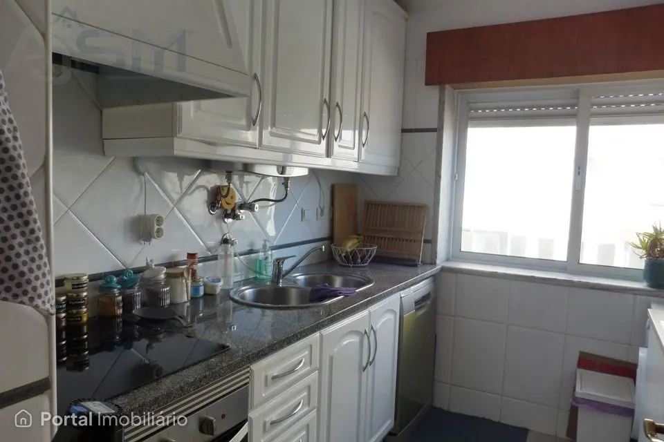 Apartamento T1 Arrendamento em Rio de Mouro,Sintra