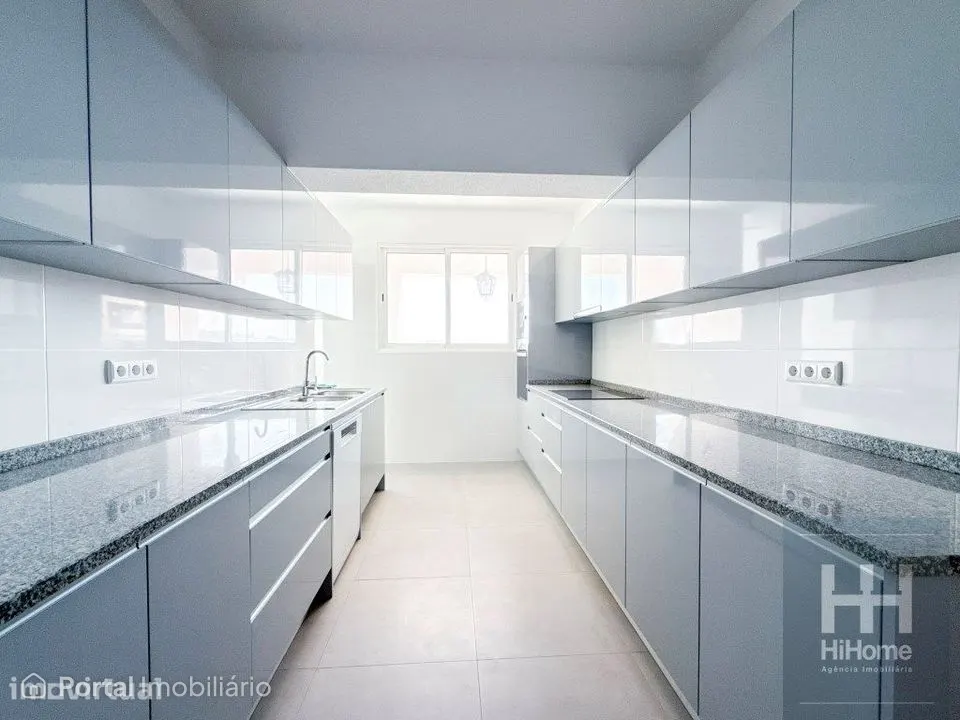 Apartamento T3 com garagem, centro Funchal, vista mar, serra e cidade.