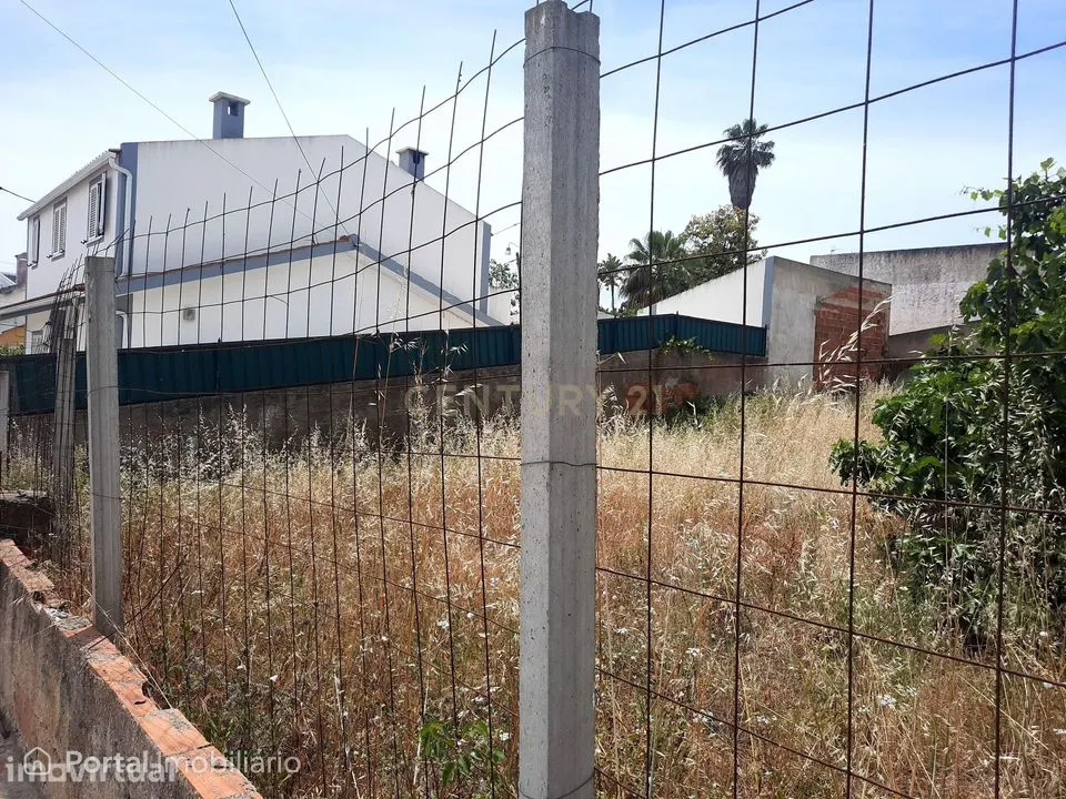 Terreno á venda com 354 m2 -Charneca da Caparica